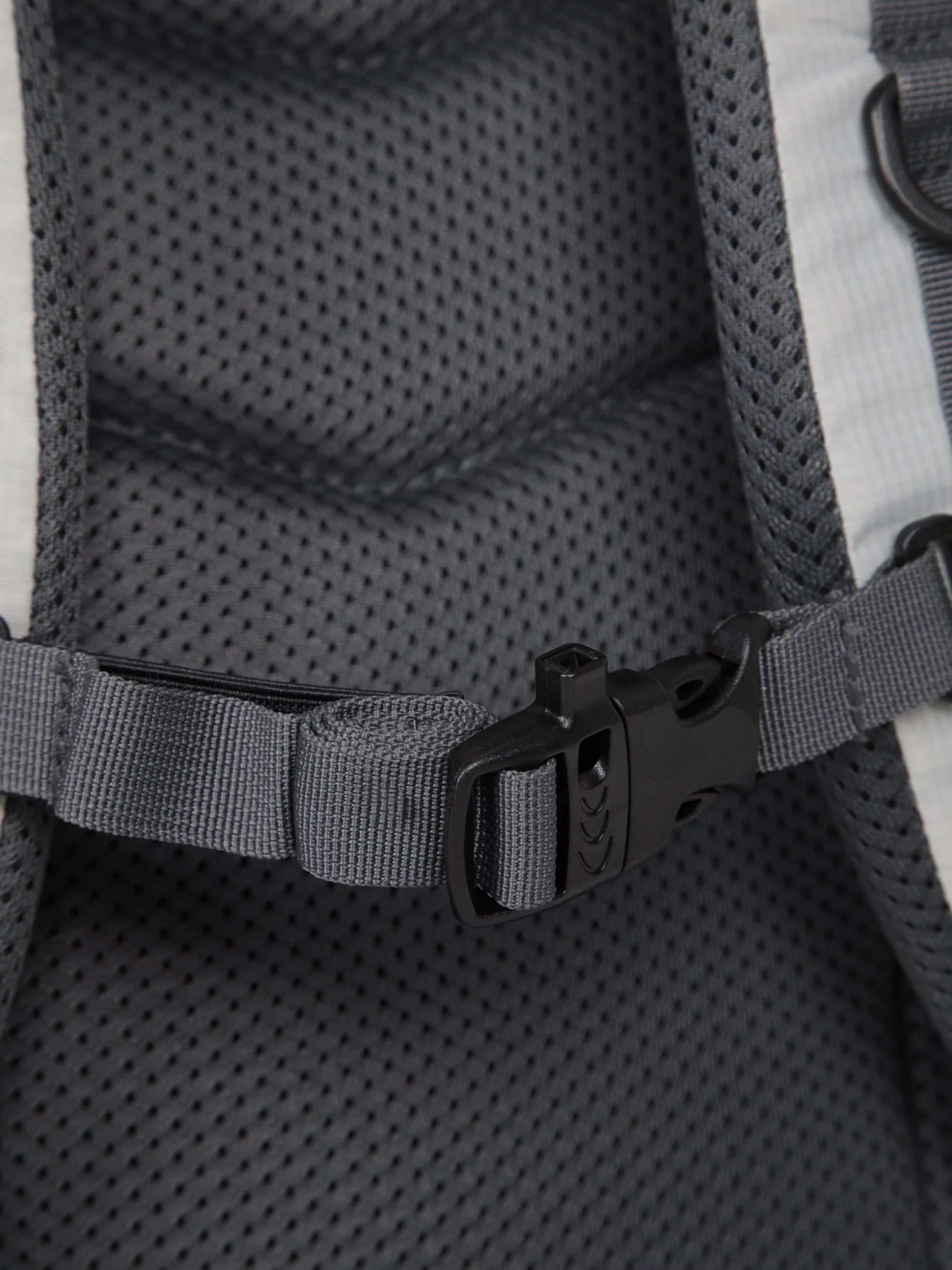 EMS Camp 30L Backpack - Image 4